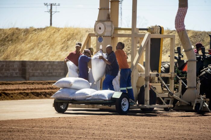 Nuwe sakeplan vir rooibosfabriek lewensaar vir Nieuwoudtville
